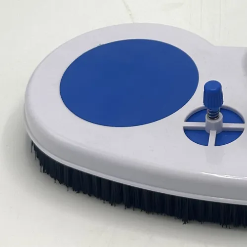 Balai de fond plastique courbé avec brosses