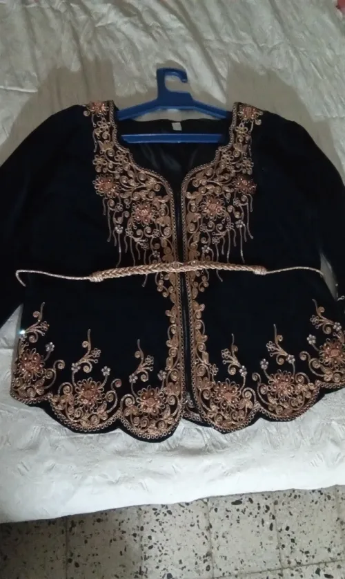 Veste karakou bleu pétrole بالفتلة perlé