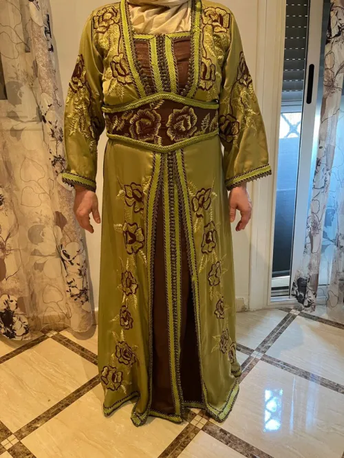Vends 3 robes.