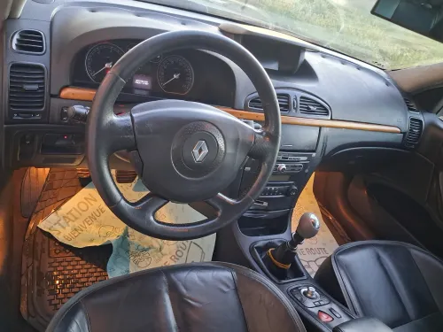 Renault Laguna 2 2001 initial