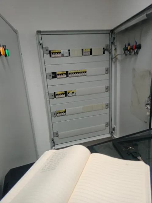 Électricité industriel et bâtiment et système incendie détection intrusion
