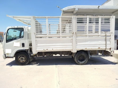 Isuzu NPR71 2011