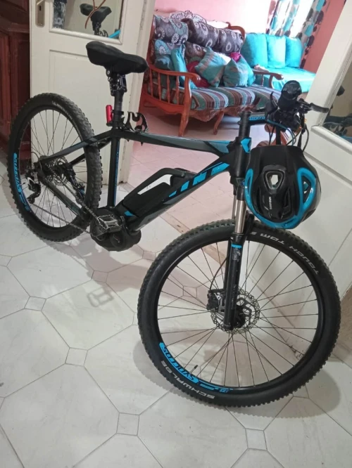 Velo eléctrique moteur bosh batterie 400 machi 4700km