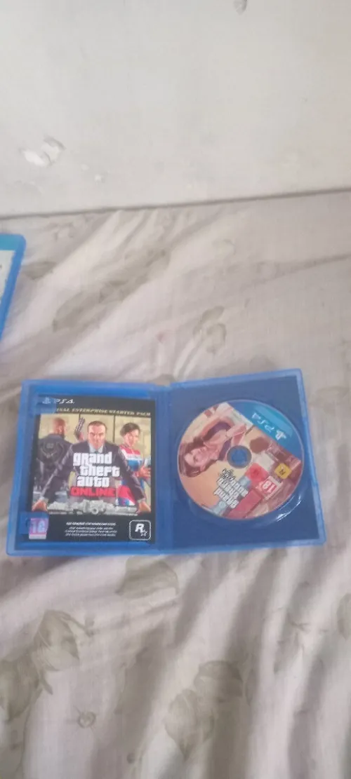 Cd gta 5 premium edition ps4 état10/10