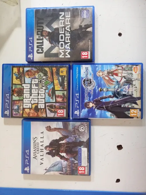 PS4 + 3 manettes + 12 cd a vendre