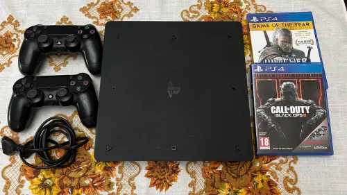 PS4 Slim ÉTAT NEUF JAMAIS OUVERTE IMPORTÉE FRANCE + PACK JEUX