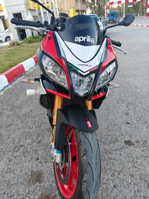 Aprilia Tuono v4 2016