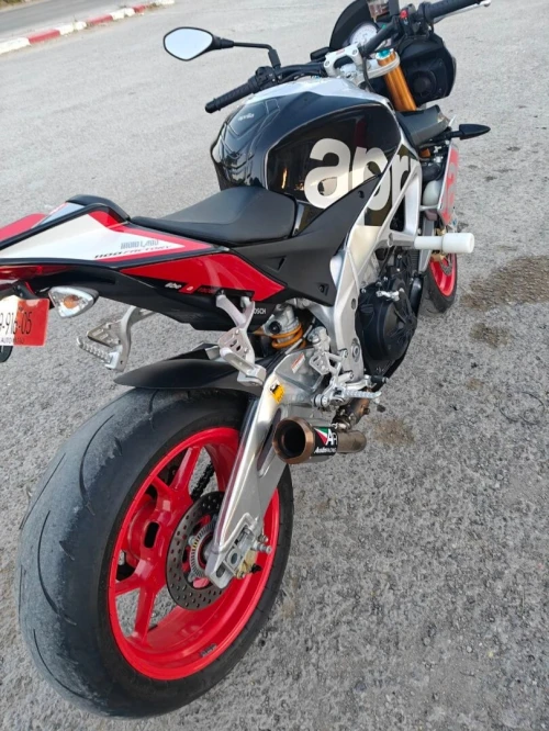 Aprilia Tuono v4 2016