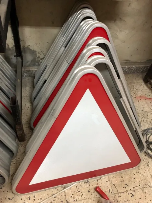 Fabricant plaque de signalisation aluminium urbaine 