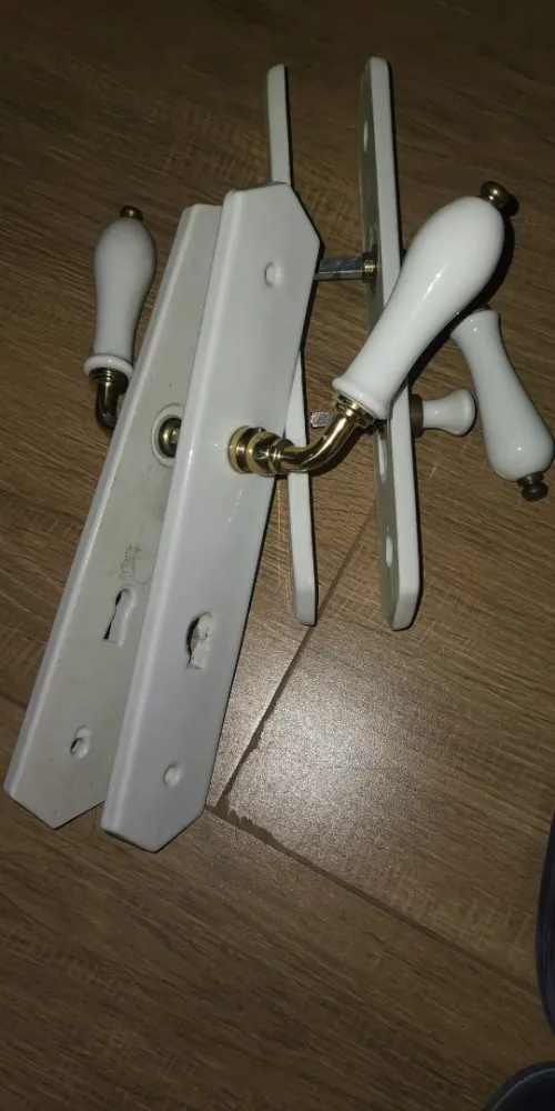 Poigne de porte en porcelaine 