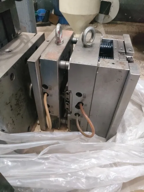 Moule injection plastique 