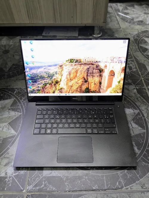 Dell precision 5510 15.6 4k Tactile i7 6th 16gb 500 nvme Nvidia Quadro M1000M 2gb