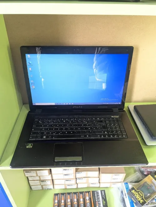 Asus 17 pouce i5 2eme 6gb ram 128ssd + 750 hdd Nvidia