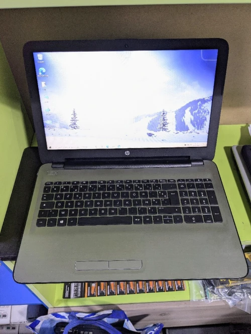 HP 15.6 i5 7eme génération 8g ram 1 tera hdd AMD R5 m430 2gb
