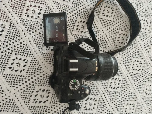 Nikon D5100, Avec accessoires
