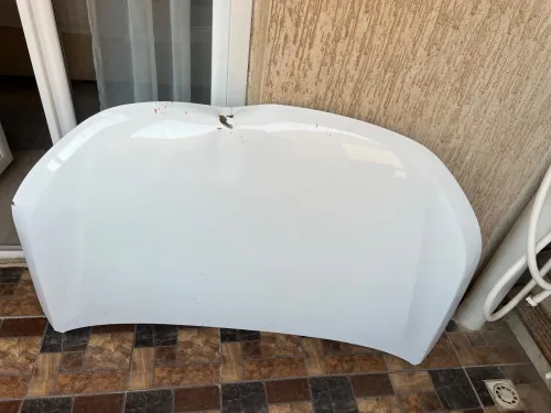 Capot original blanc geely x3 pro accidenté 