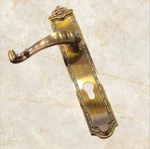 Accessoires de porte (serrure paumelle canou poignée...)