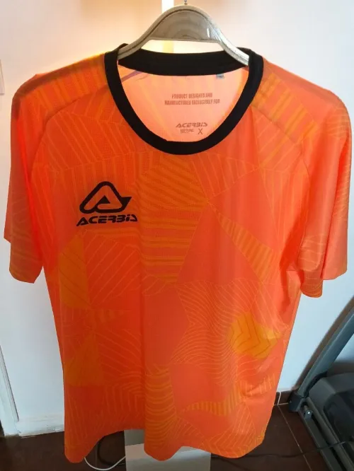 Lot de maillots de sport et T-shirts en gros
