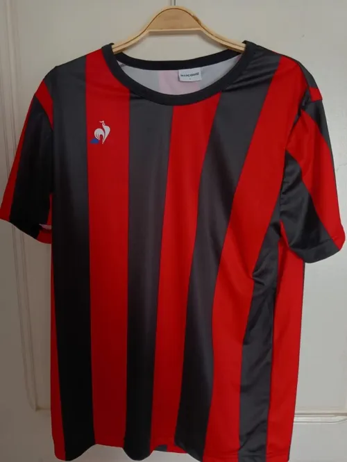 Lot de maillots de sport et T-shirts en gros