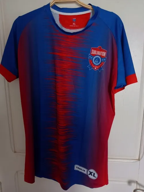 Lot de maillots de sport et T-shirts en gros