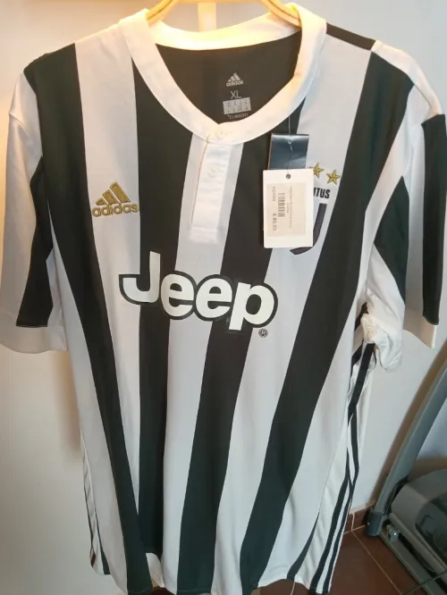 Lot de maillots de sport et T-shirts en gros