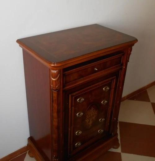 COMMODE ET MEUBLE DE COIN ROYALE