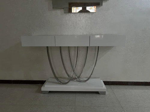 Une console avec mirroire 