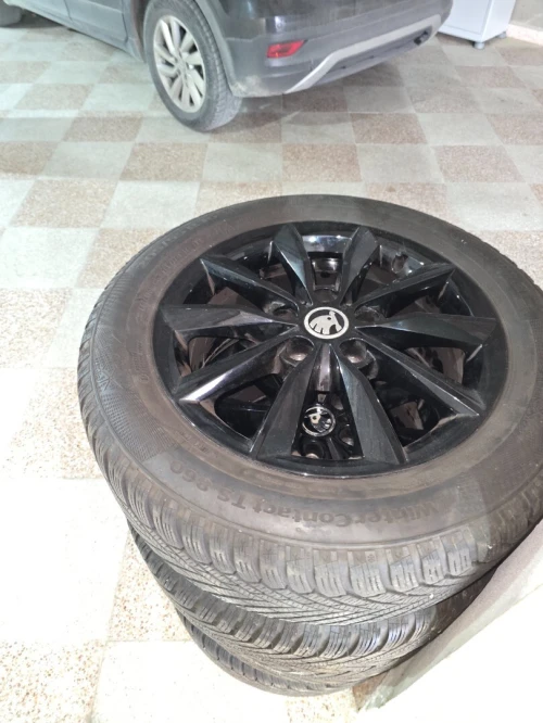 Skoda jantes par 16 pneus continental 