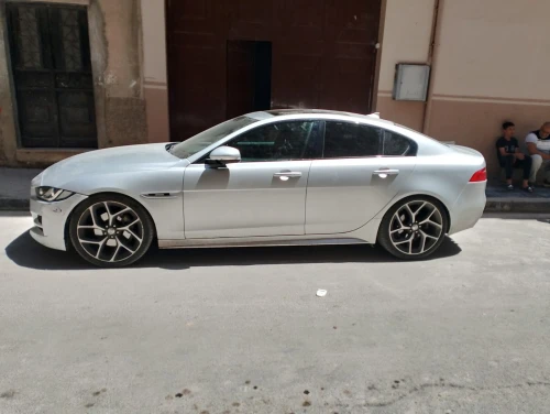 Jaguar Xe 2016 Xe