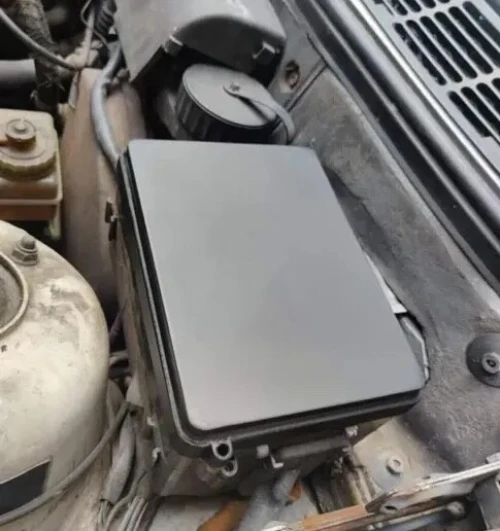 BMW E30 cache boite à fusible