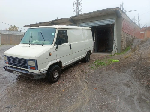 Peugeot J5 