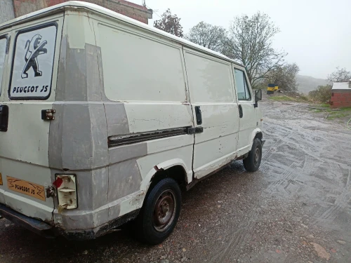Peugeot J5 