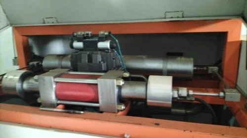 Machine de découpe au jet d'eau ( waterjet) à 3 axes  3000x2000mm