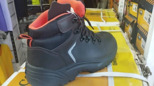 Chaussure de sécurité حذاء الامن