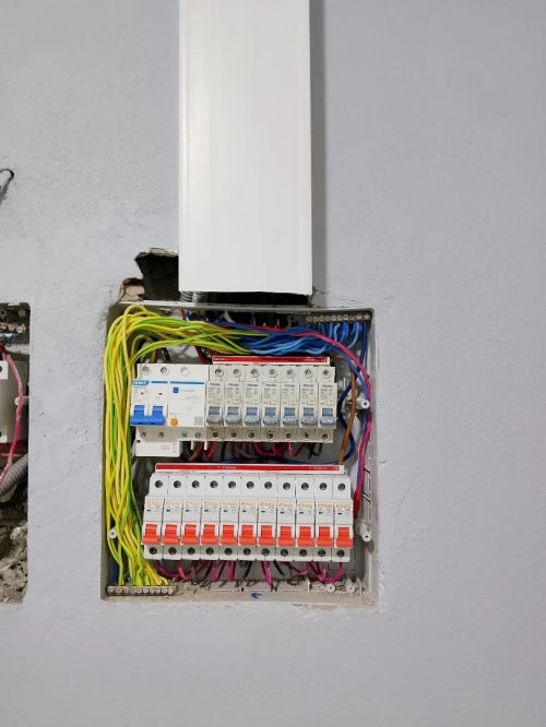 Électricien Bâtiment & Industriel à Alger , Dépannage 7j/7