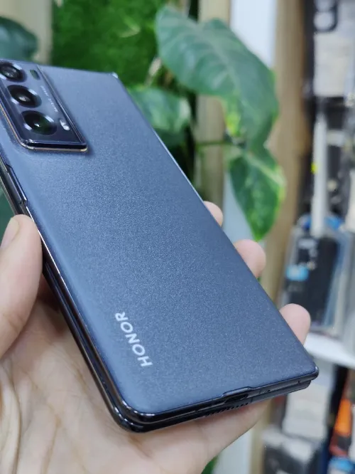 Honor Magic V2