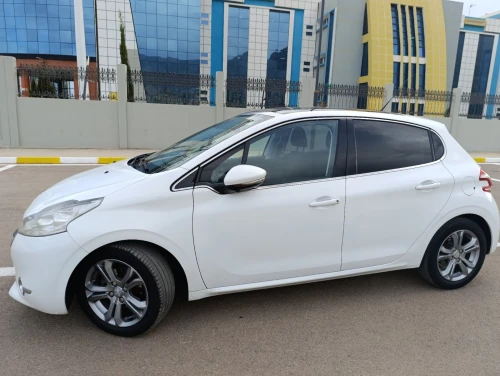 Peugeot 208 2015 Allure