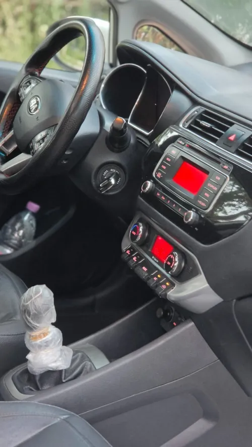 Kia Rio 5 portes 2015 Funny Facelift 
