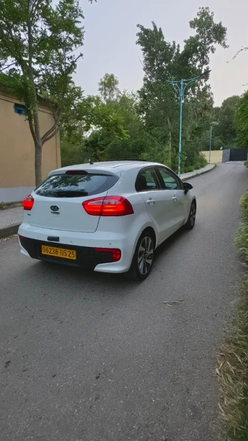 Kia Rio 5 portes 2015 Funny Facelift 