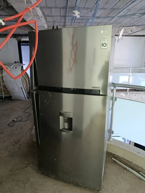 Réfrigérateur à vendre ( used like new )