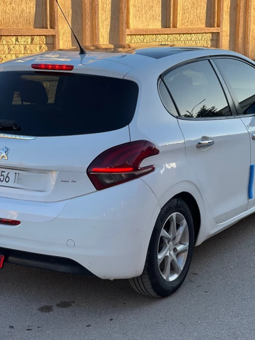 Peugeot 208 2016 Access Facelift