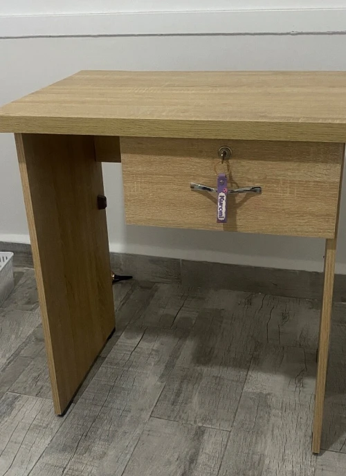Bureau pour enfant avec un tiroir 