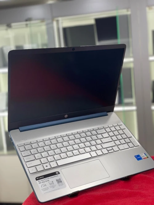 HP 15 / i5 1235U / 8GB / 256GB / 15.6 FHD
