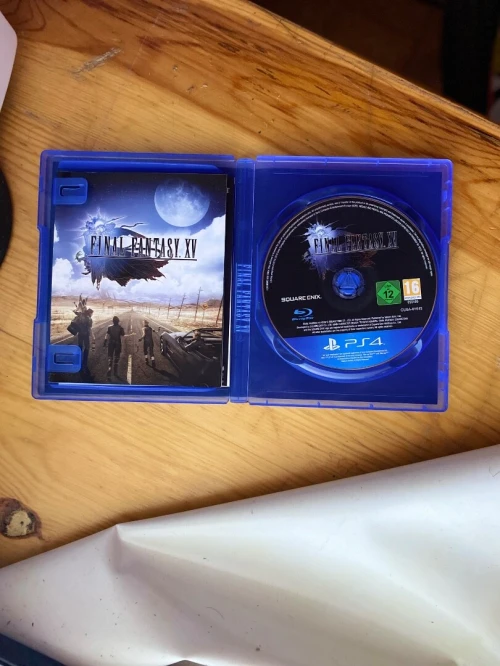 Jeux cd ps4 : Final Fantasy XV   Très bon état 