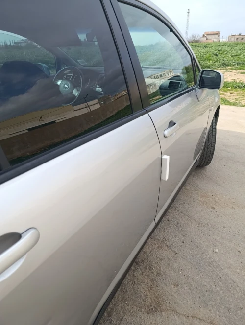 Nissan Tiida 5 portes 2007 ess 1.6 GPL
