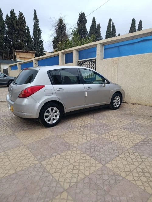 Nissan Tiida 5 portes 2007 ess 1.6 GPL