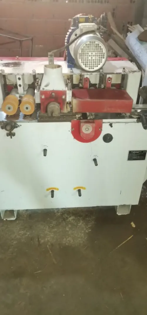 Machine de fabrication de monch à Bali 