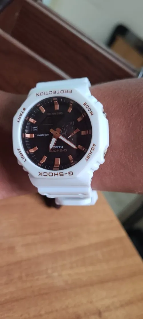 Montre Casio G-Shock Blanche Fond Noir et doré