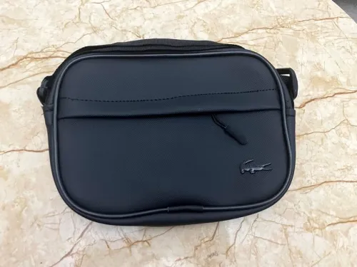 Sacoche lacoste très bonne qualité 