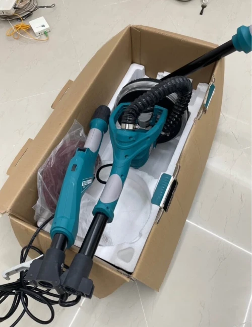 Ponceuse girafe total 1050w utilisé une fois